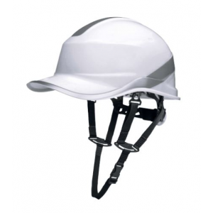 Capacete com catraca e francalete, estilo boné baseball.